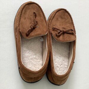 Isotoner Slipper Size 9.5 Mens